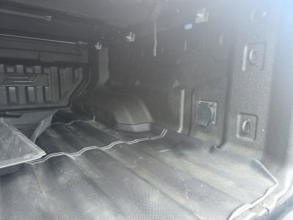 Used 2024 Chevrolet Colorado ZR2 w/ Technology Package AWD/4WD image 14
