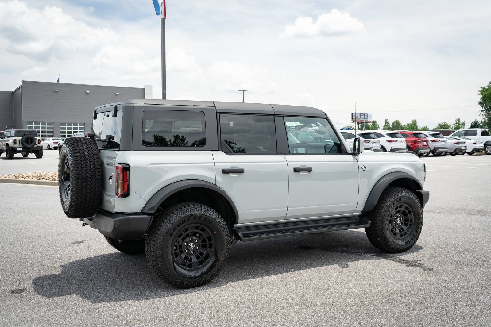 New 2026 Ford Bronco Outer Banks w/ Sasquatch Package AWD/4WD image 10