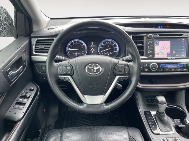 Used 2014 Toyota Highlander Limited Platinum AWD/4WD image 12