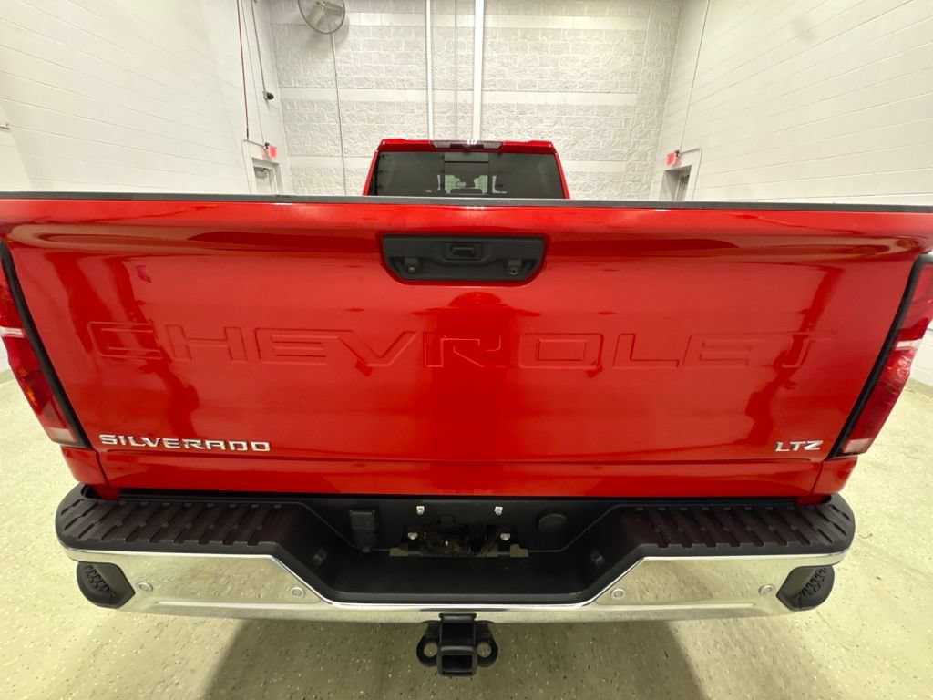 Used 2024 Chevrolet Silverado 2500 LTZ w/ LTZ Convenience Package AWD/4WD image 5