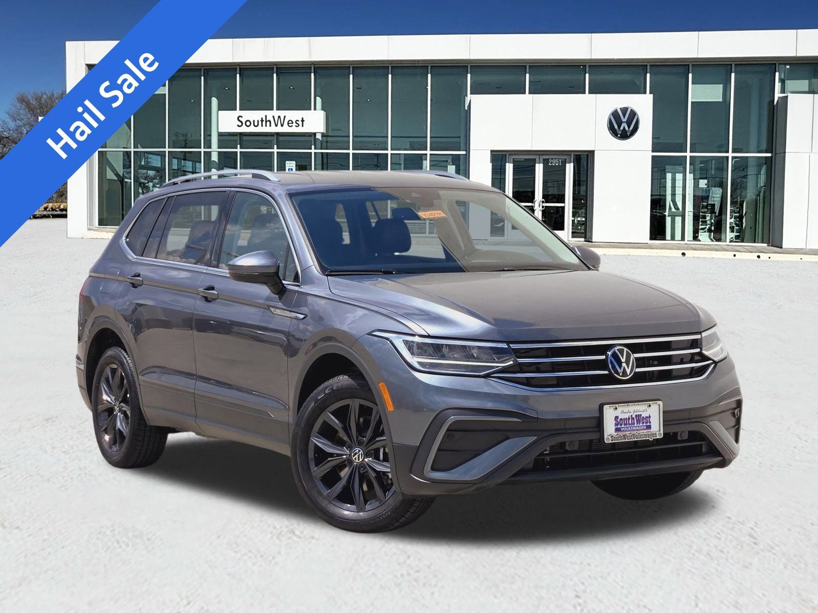 New 2024 Volkswagen Tiguan SE FWD image 1