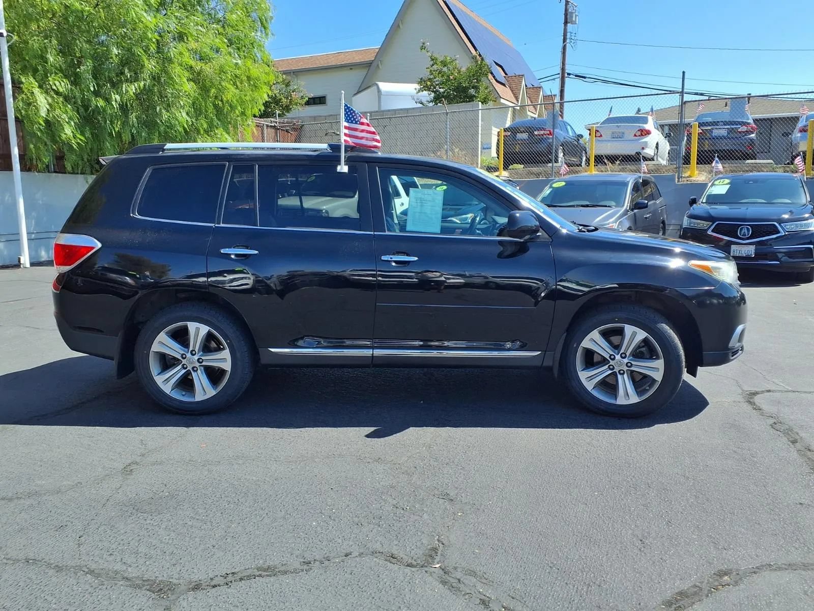 Used 2011 Toyota Highlander Limited w/ Tow Pkg AWD/4WD image 3