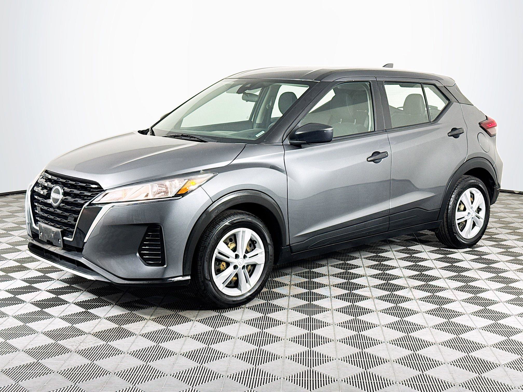 Used 2022 Nissan Kicks S image 4