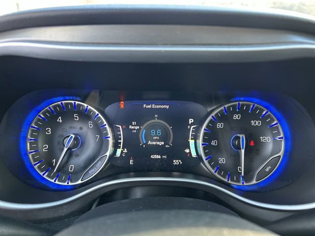 Used 2024 Chrysler Pacifica Touring-L image 19