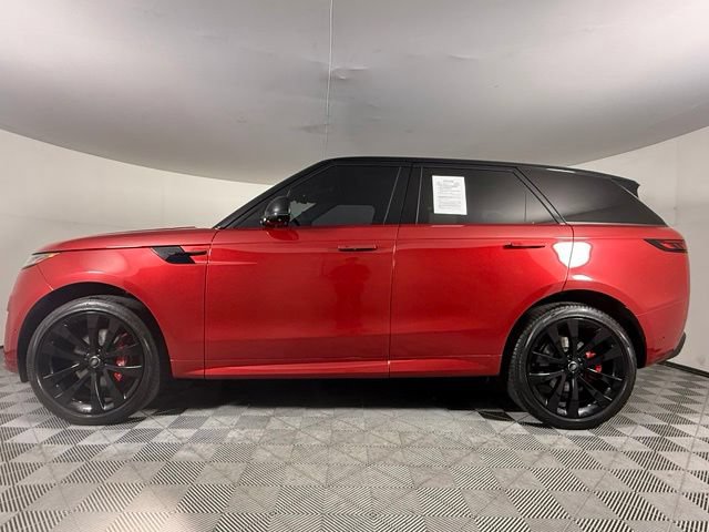 Used 2024 Land Rover Range Rover Sport Dynamic SE AWD/4WD image 3