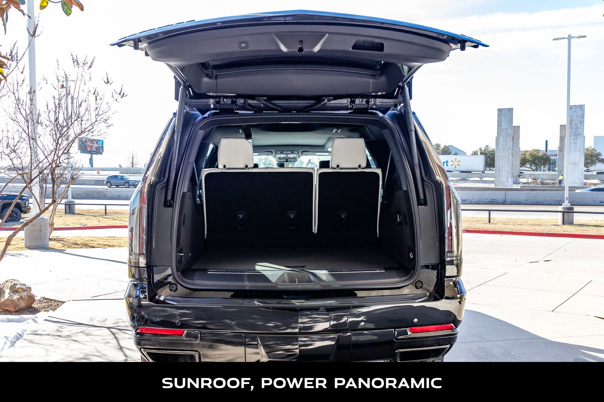 Used 2026 Cadillac Escalade ESV Platinum Sport w/ LPO, ONYX Package image 8