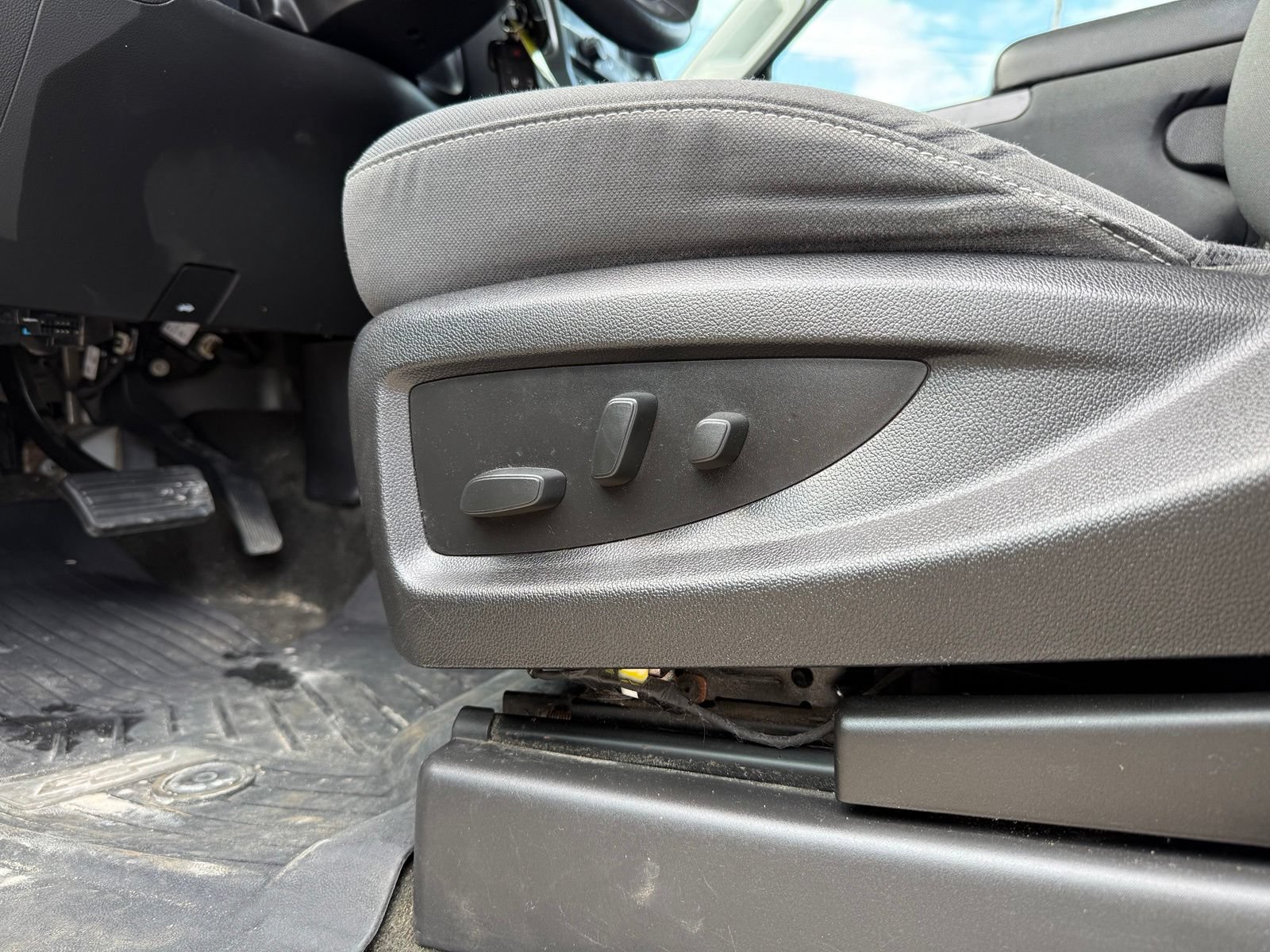 Used 2018 Chevrolet Silverado 1500 LT w/ All Star Edition AWD/4WD image 13