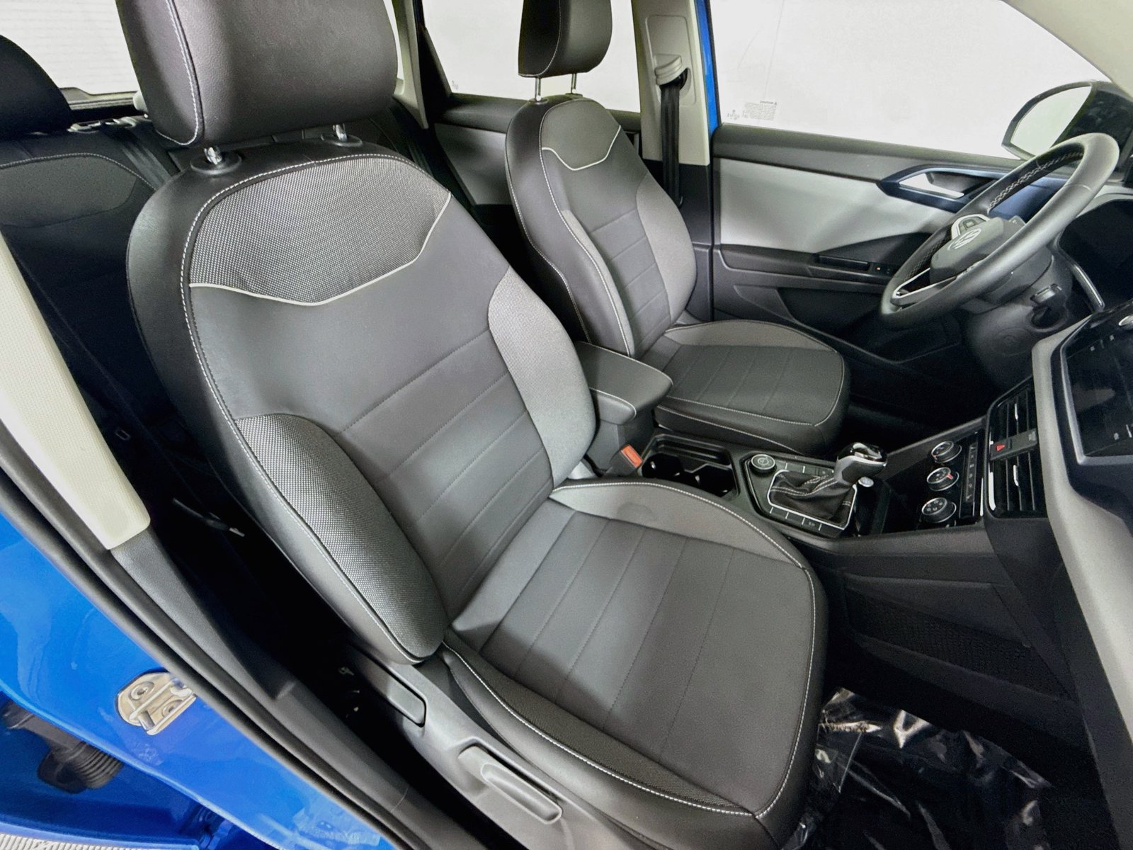 Certified 2023 Volkswagen Taos SE w/ Panoramic Sunroof Package AWD/4WD image 26