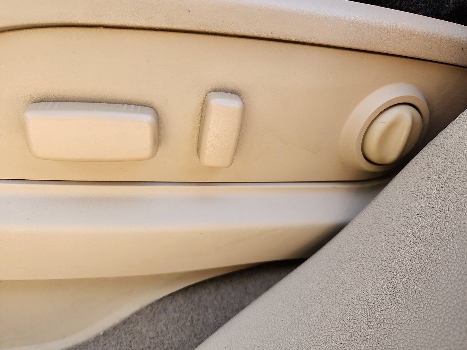 Used 2012 Buick Enclave Premium w/ LPO, Cargo Convenience Pkg FWD image 12