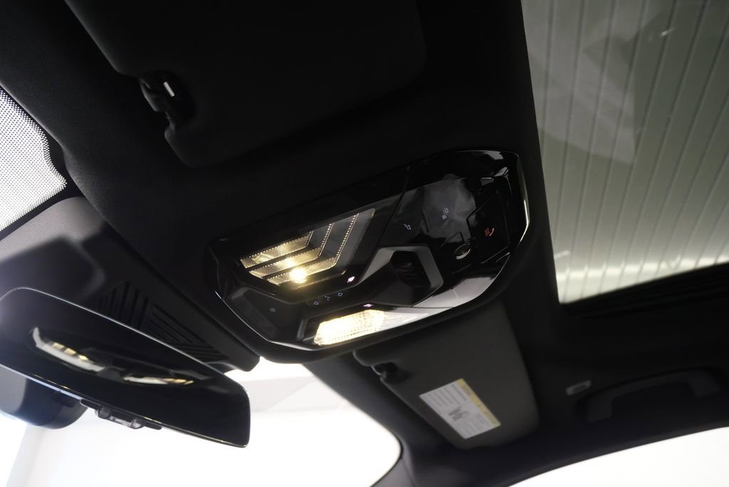 Used 2025 BMW 530i xDrive w/ Premium Package image 23