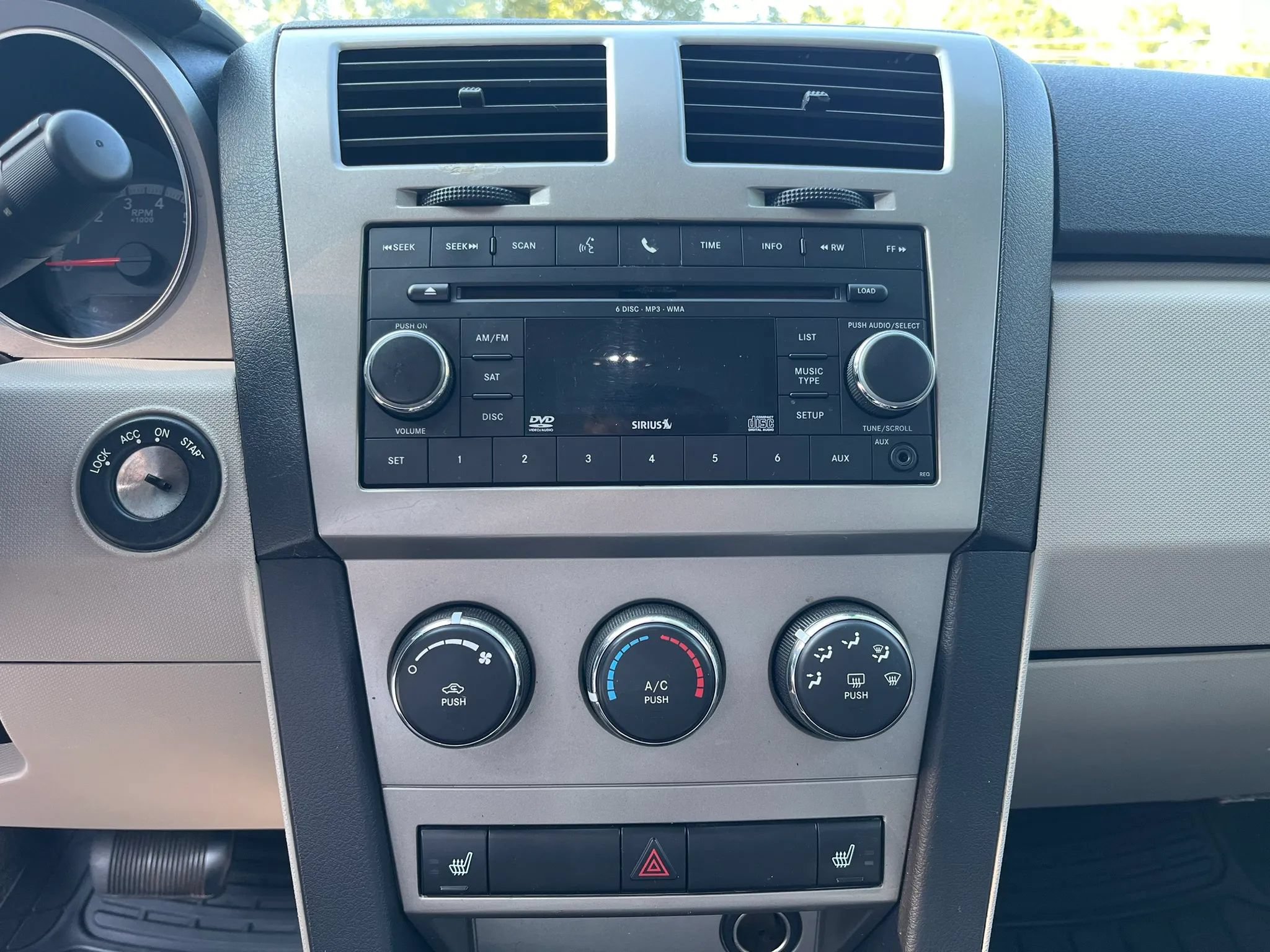 Used 2010 Dodge Avenger R/T FWD image 12