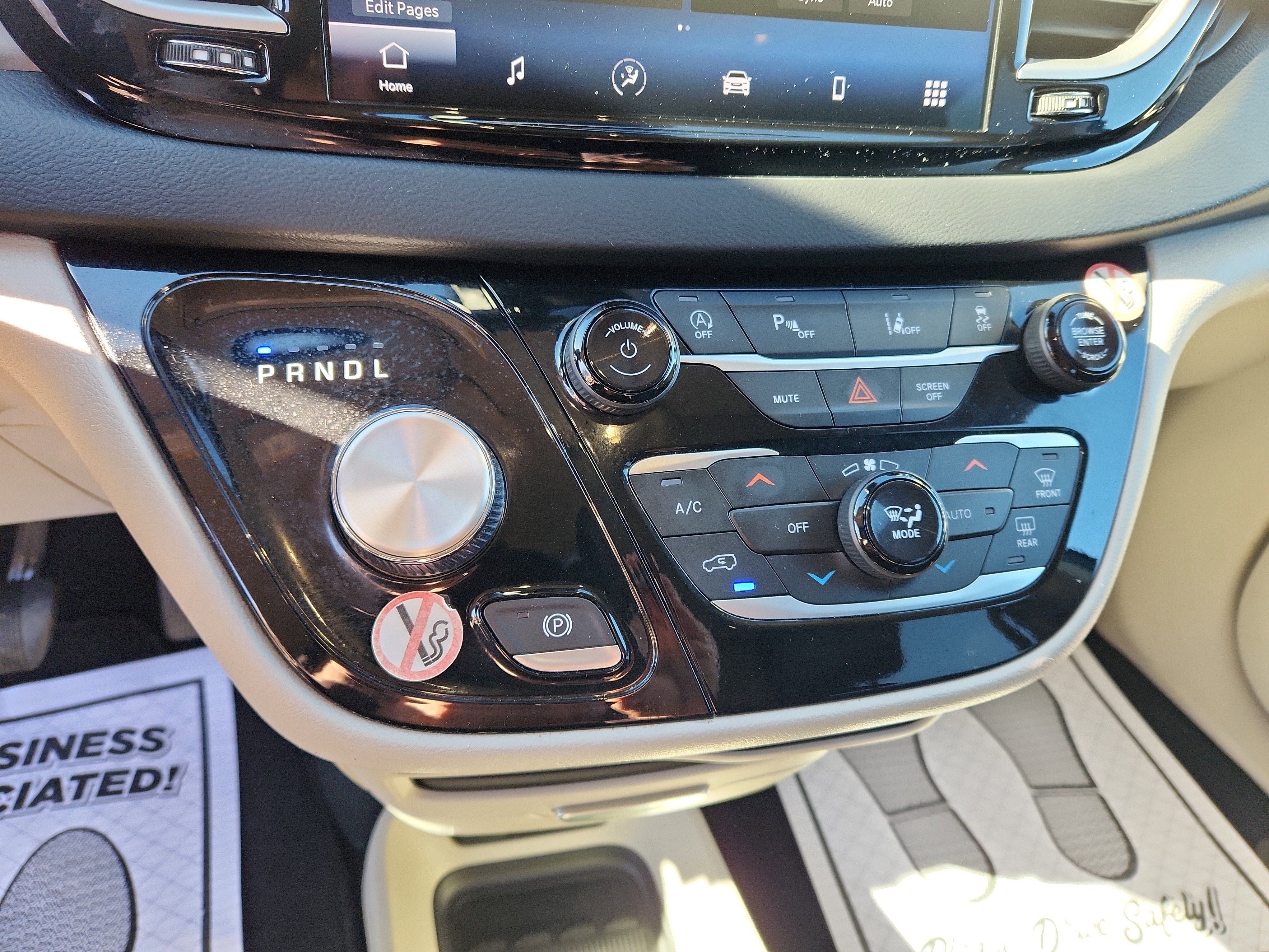 Used 2023 Chrysler Pacifica Touring-L image 23