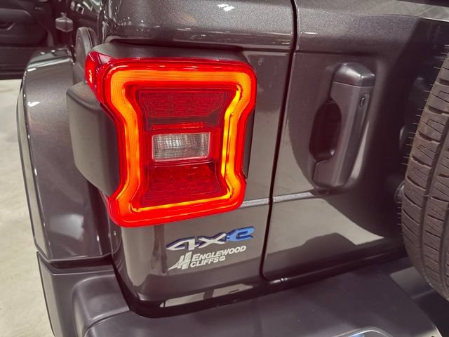 Used 2022 Jeep Wrangler Unlimited Sahara w/ Cold Weather Group AWD/4WD image 38