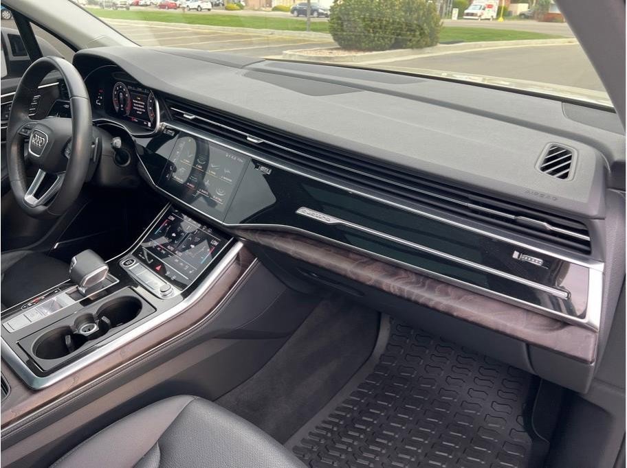 Used 2021 Audi Q7 3.0T Prestige image 24