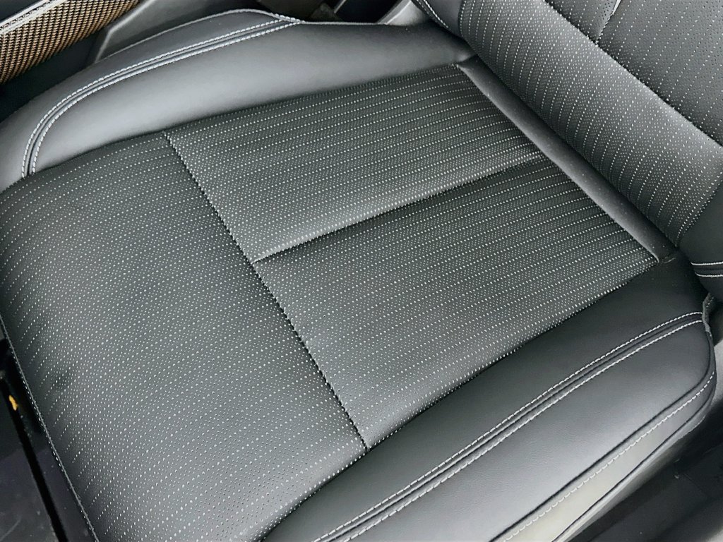 New 2027 Cadillac Vistiq Sport w/ LPO, Floor Liner Package AWD/4WD image 24
