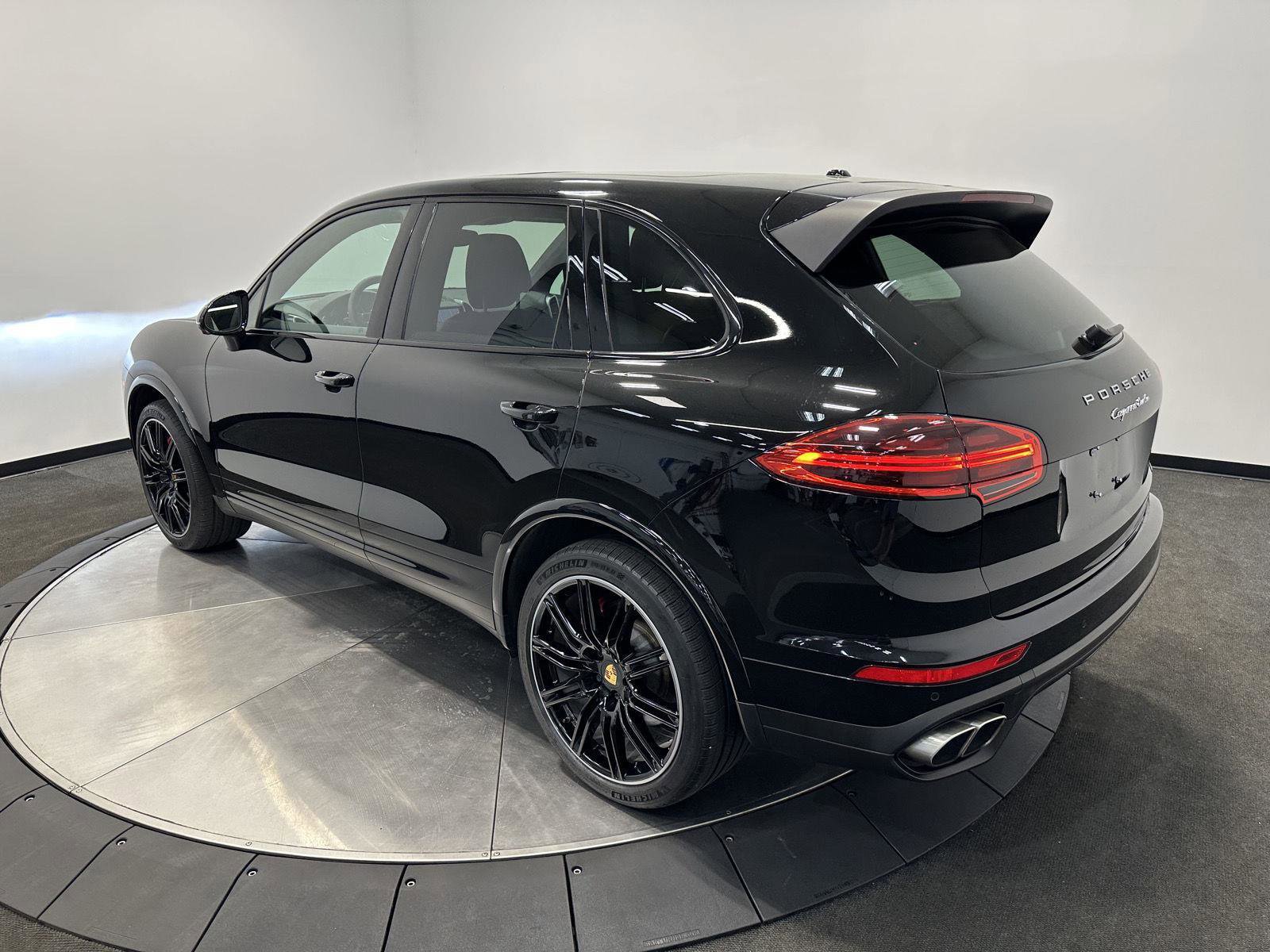 Used 2017 Porsche Cayenne Turbo AWD/4WD image 3