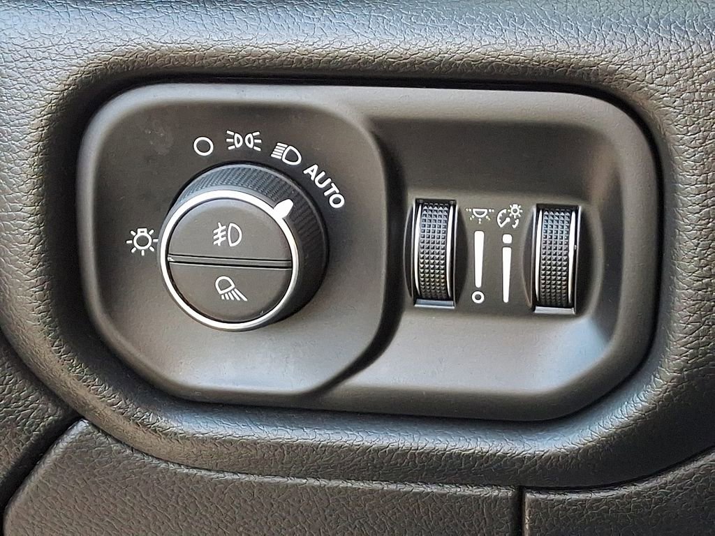 Used 2020 RAM 2500 Tradesman w/ Safety Group image 23