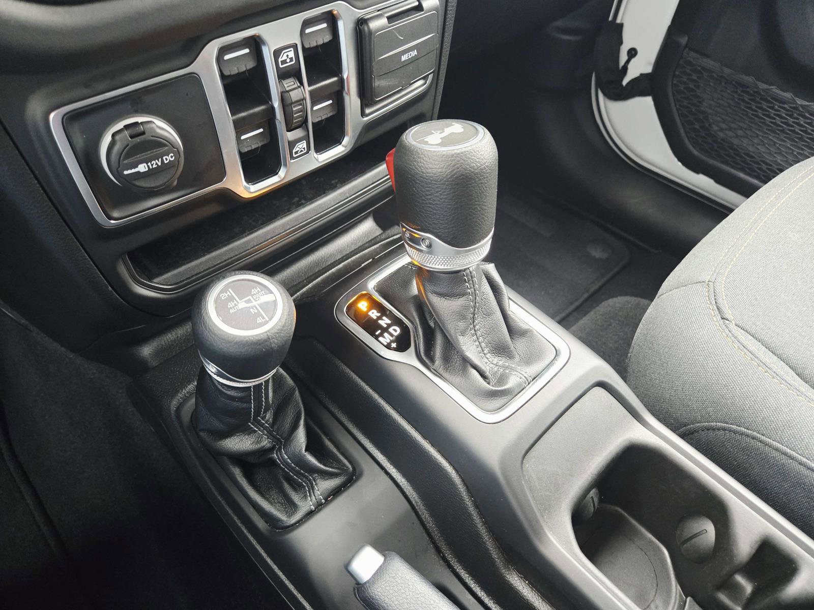 Used 2025 Jeep Wrangler Sahara AWD/4WD image 35