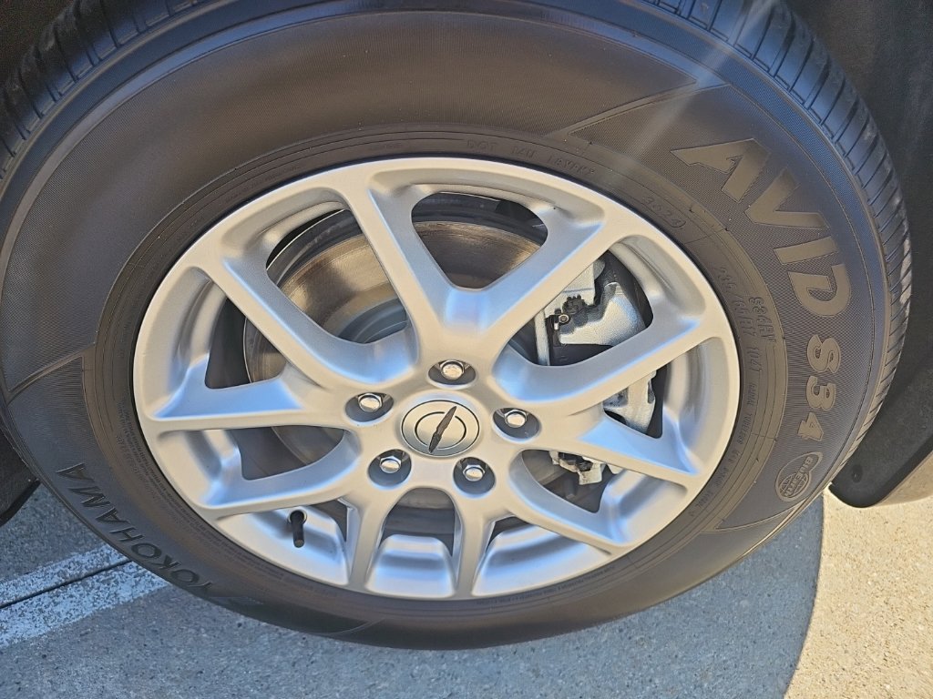 Used 2025 Chrysler Pacifica Select FWD image 2