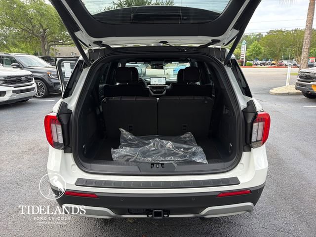 New 2026 Ford Explorer Platinum RWD image 11