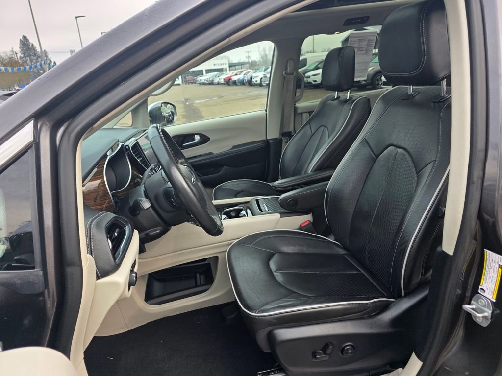 Used 2022 Chrysler Pacifica Limited image 4
