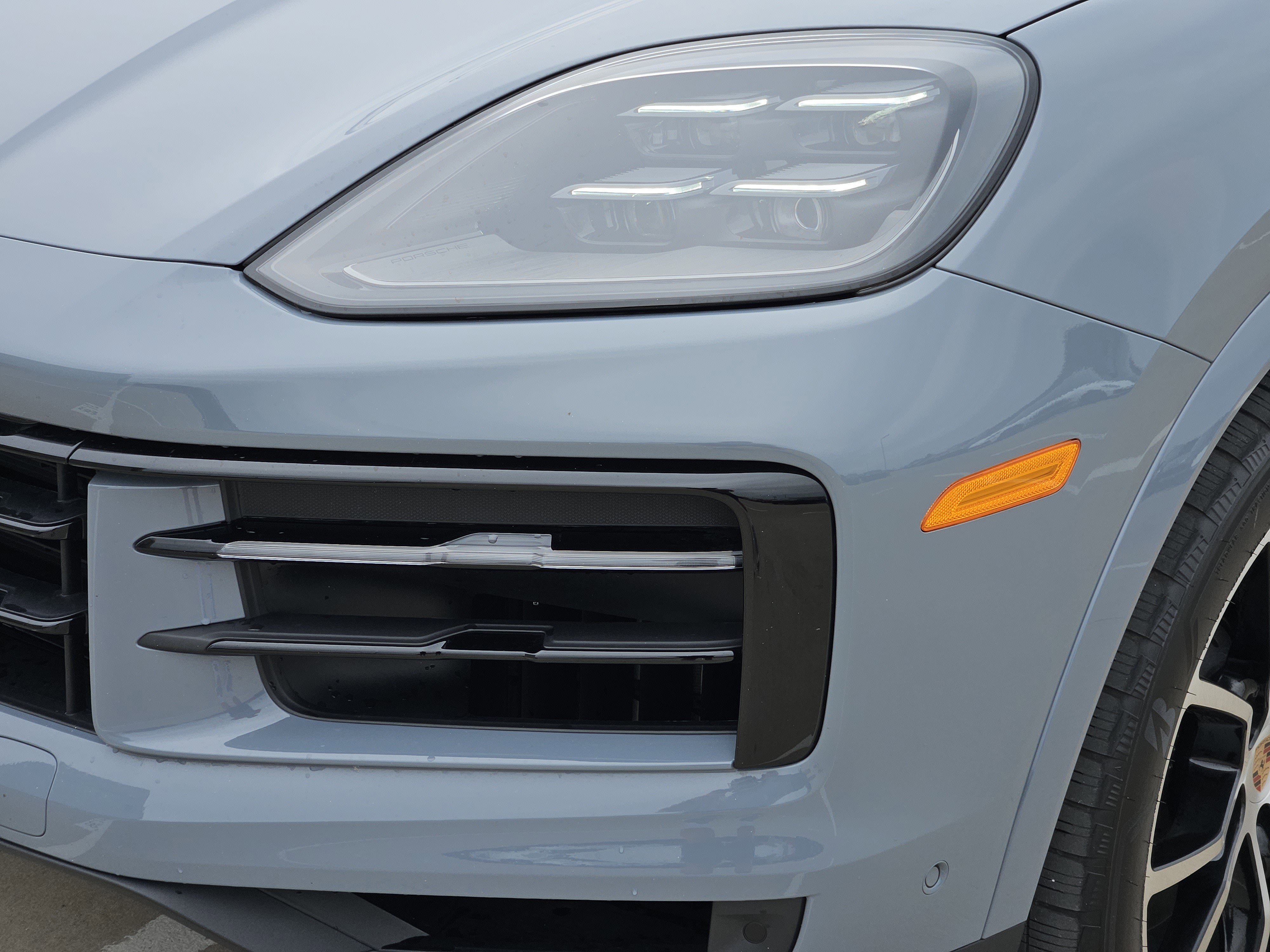Used 2025 Porsche Cayenne AWD/4WD image 12