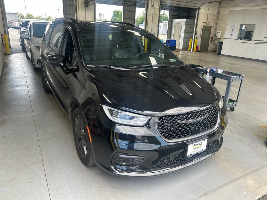 Used 2025 Chrysler Pacifica Limited