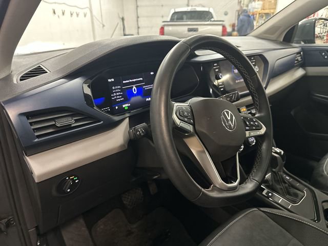 Used 2023 Volkswagen Taos SE w/ Panoramic Sunroof Package FWD image 13