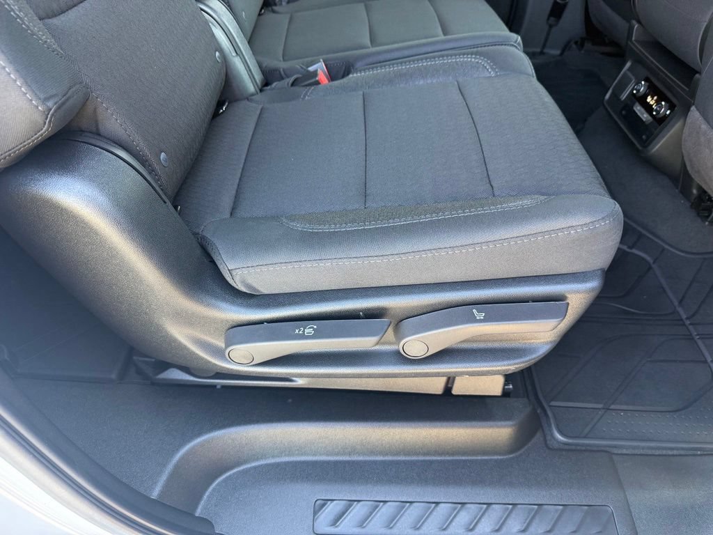 Used 2026 Chevrolet Suburban LS AWD/4WD image 18
