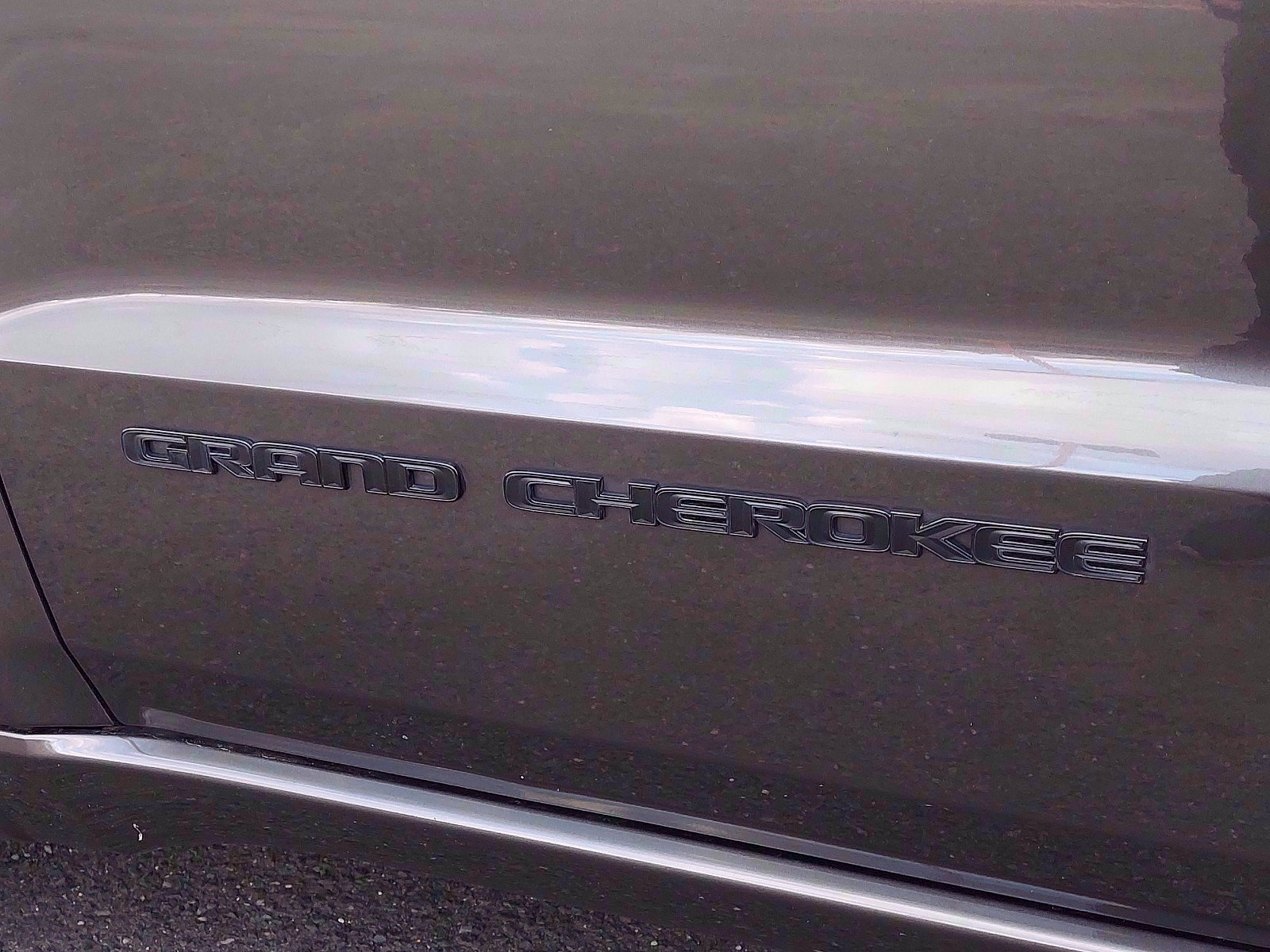 Used 2018 Jeep Grand Cherokee Altitude image 31