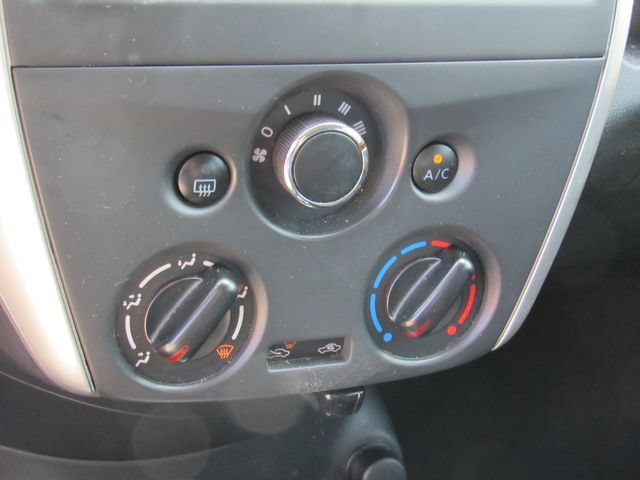 Used 2018 Nissan Versa Note SV FWD image 24