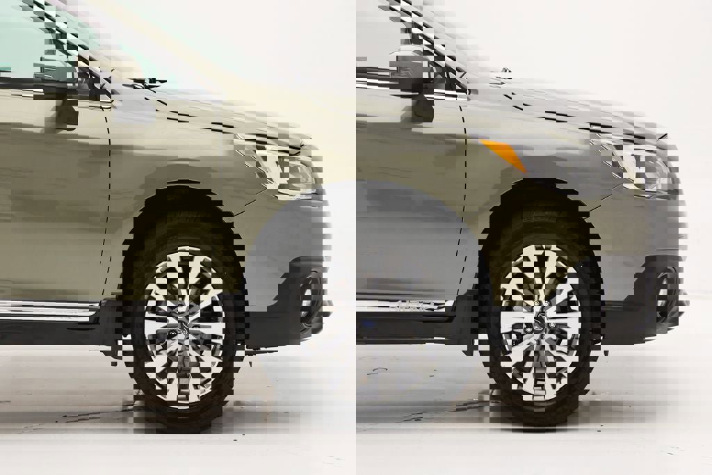 Used 2017 Subaru Outback 2.5i Touring w/ Popular Package #5A image 4