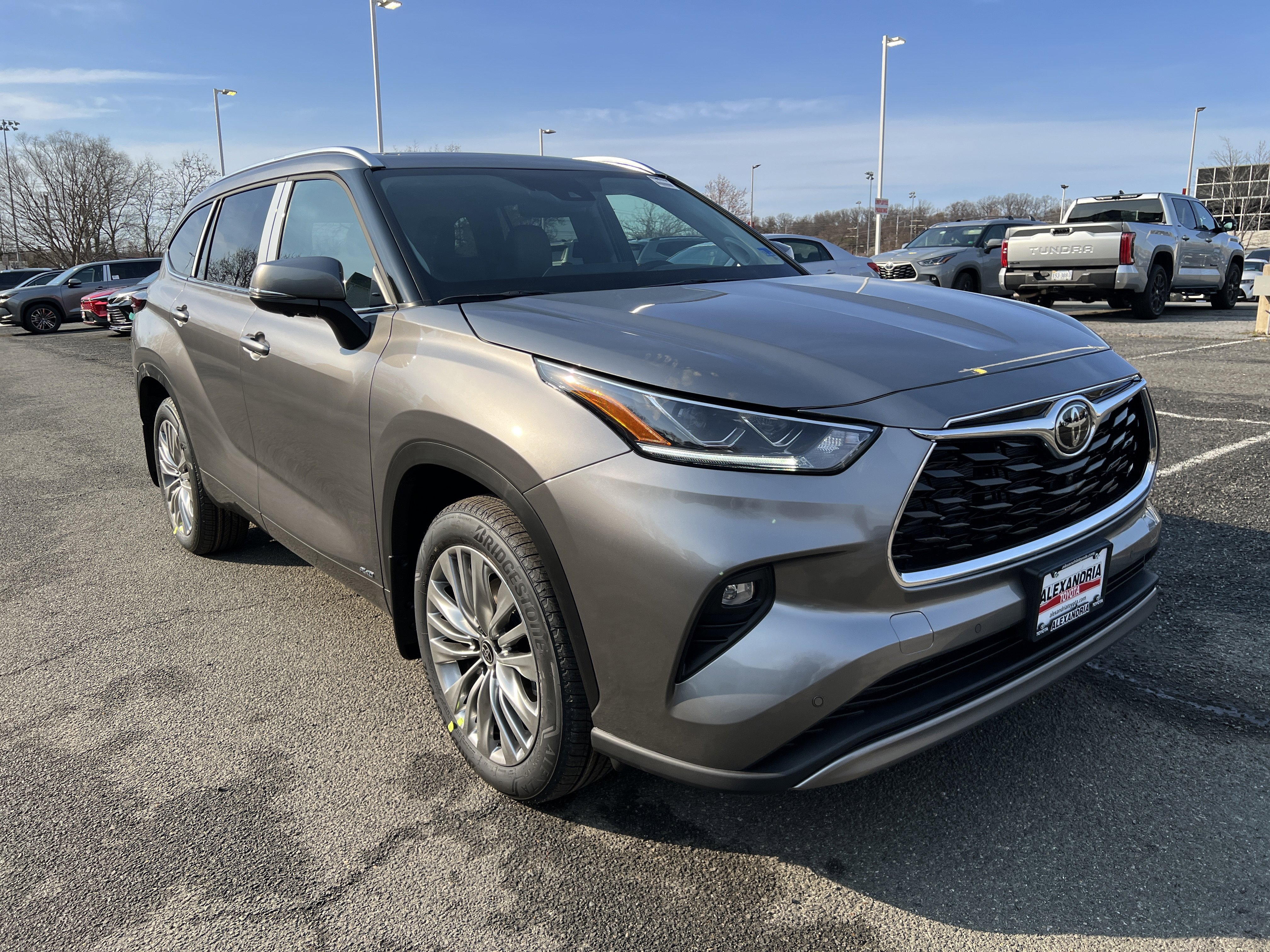 New 2026 Toyota Highlander Platinum image 3
