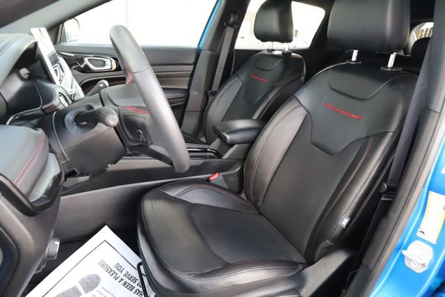 Used 2025 Jeep Compass Trailhawk AWD/4WD image 14