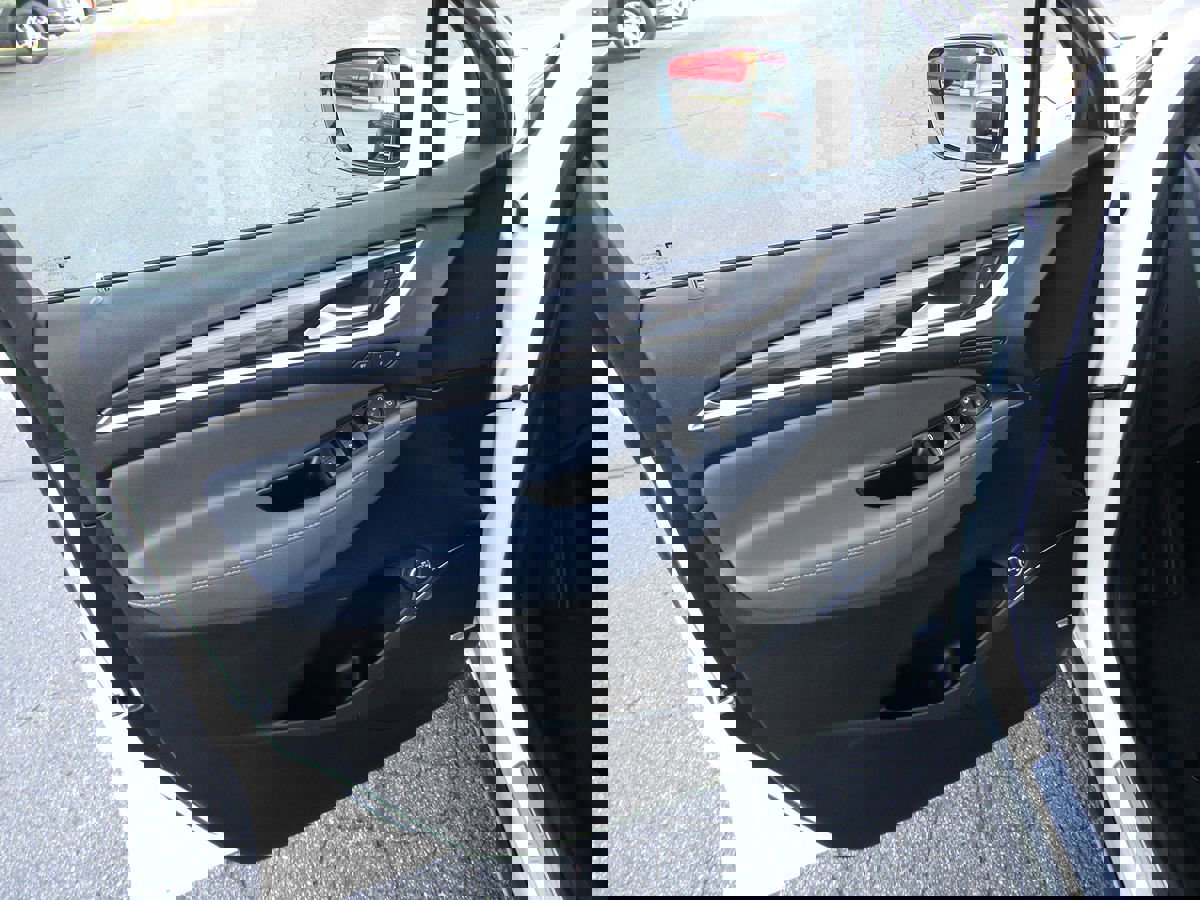 Used 2024 Buick Enclave Premium image 30