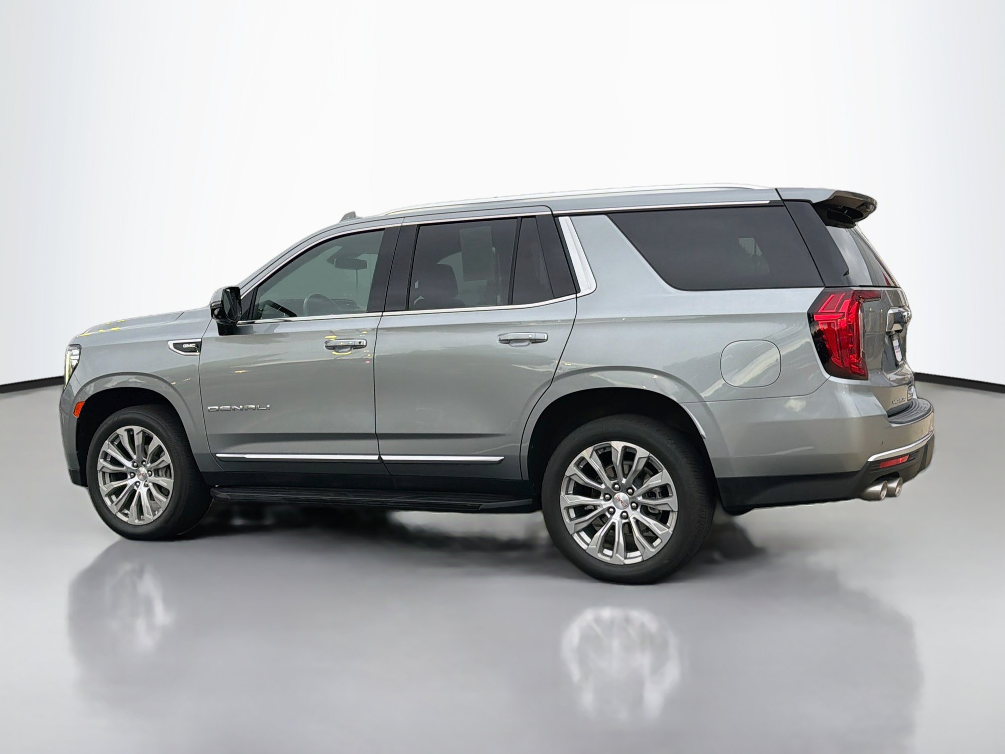 Used 2024 GMC Yukon Denali AWD/4WD image 4