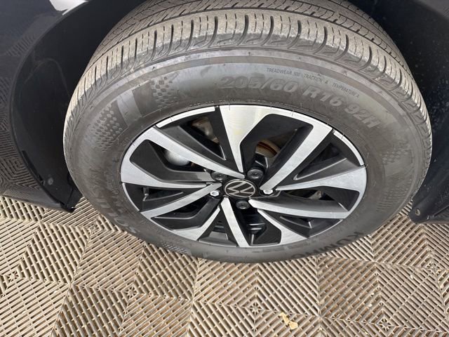 Used 2025 Volkswagen Jetta S image 32