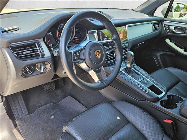 Used 2021 Porsche Macan Turbo image 10