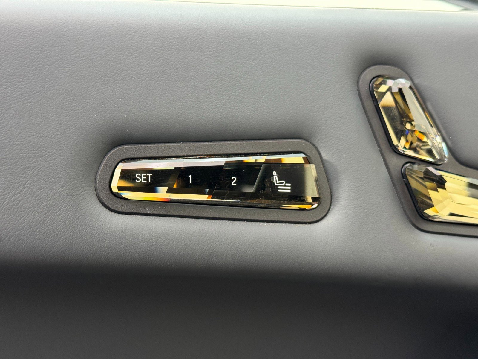 Used 2023 BMW iX M60 w/ Executive Package image 18