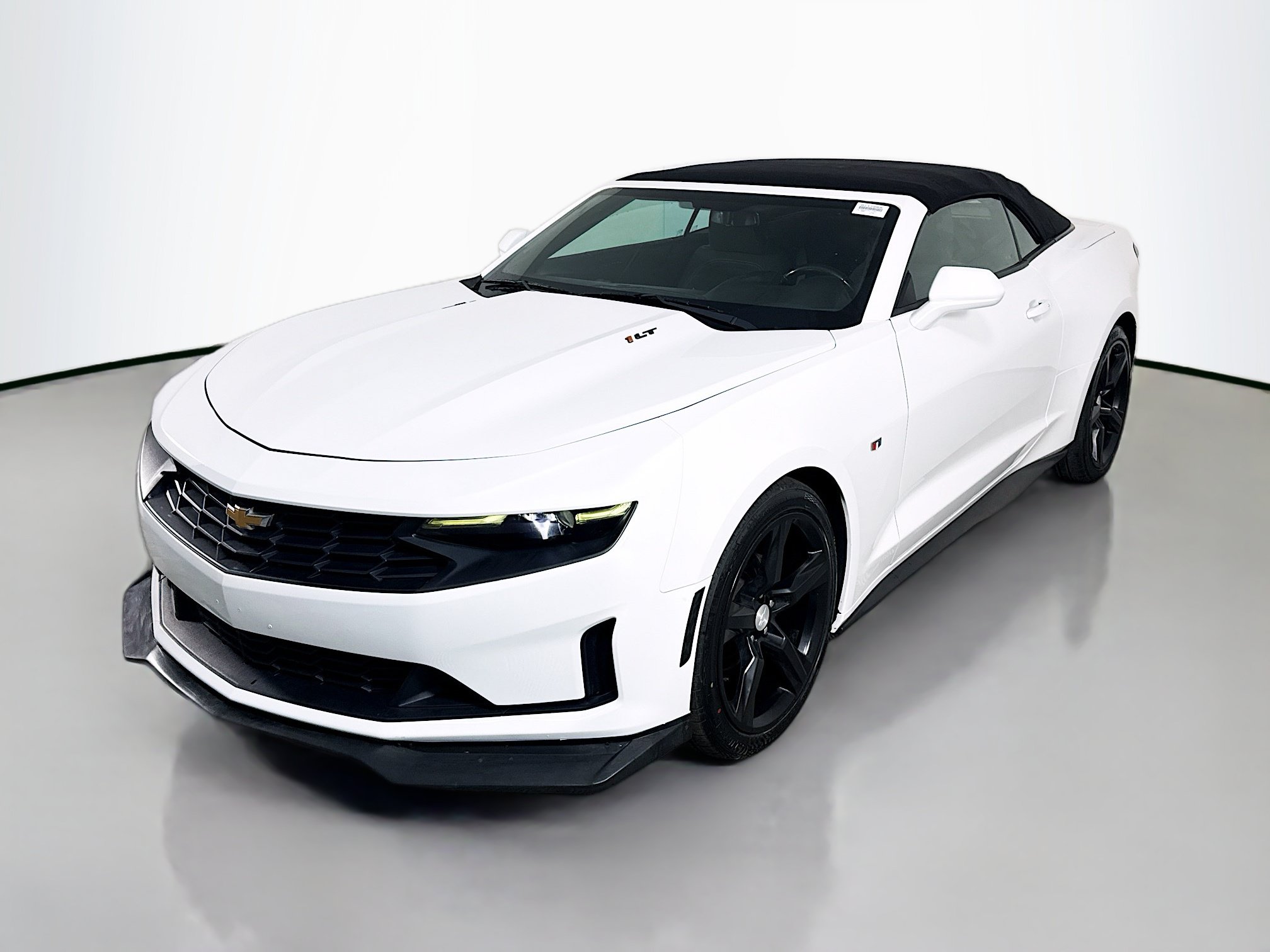 Used 2019 Chevrolet Camaro LT RWD image 4