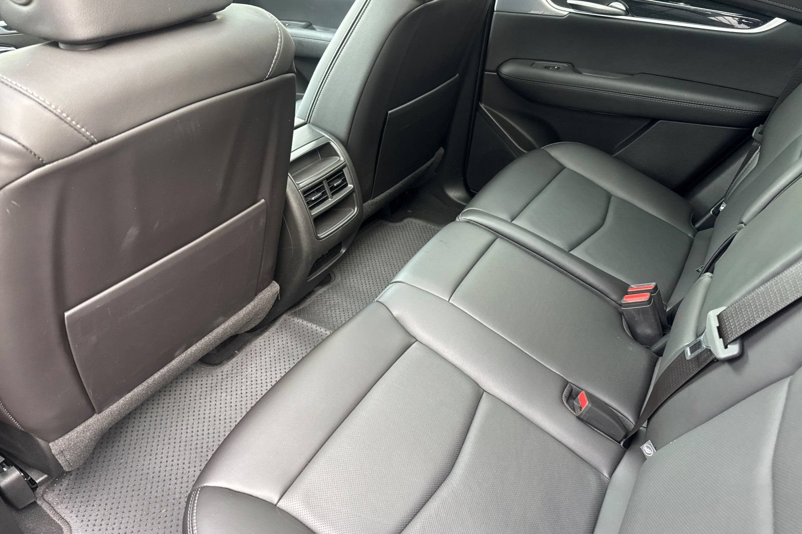 Used 2025 Cadillac XT5 Premium Luxury w/ LPO, Red Accent Package FWD image 13