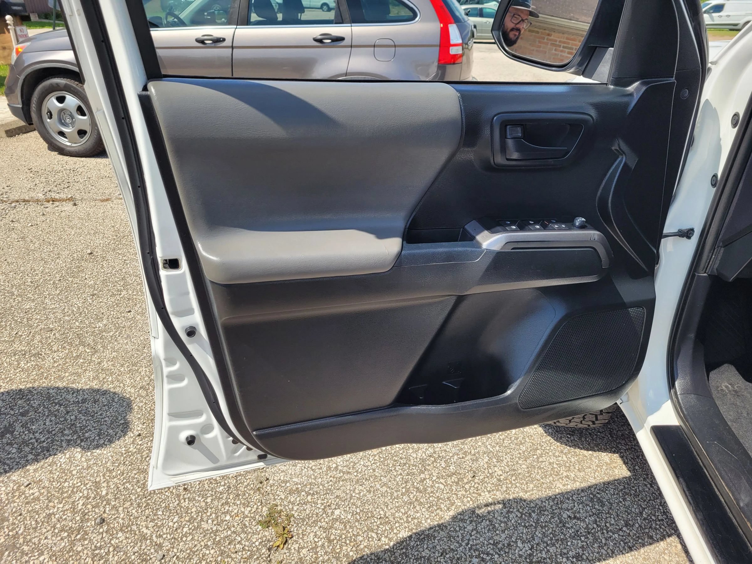 Used 2019 Toyota Tacoma SR5 AWD/4WD image 13