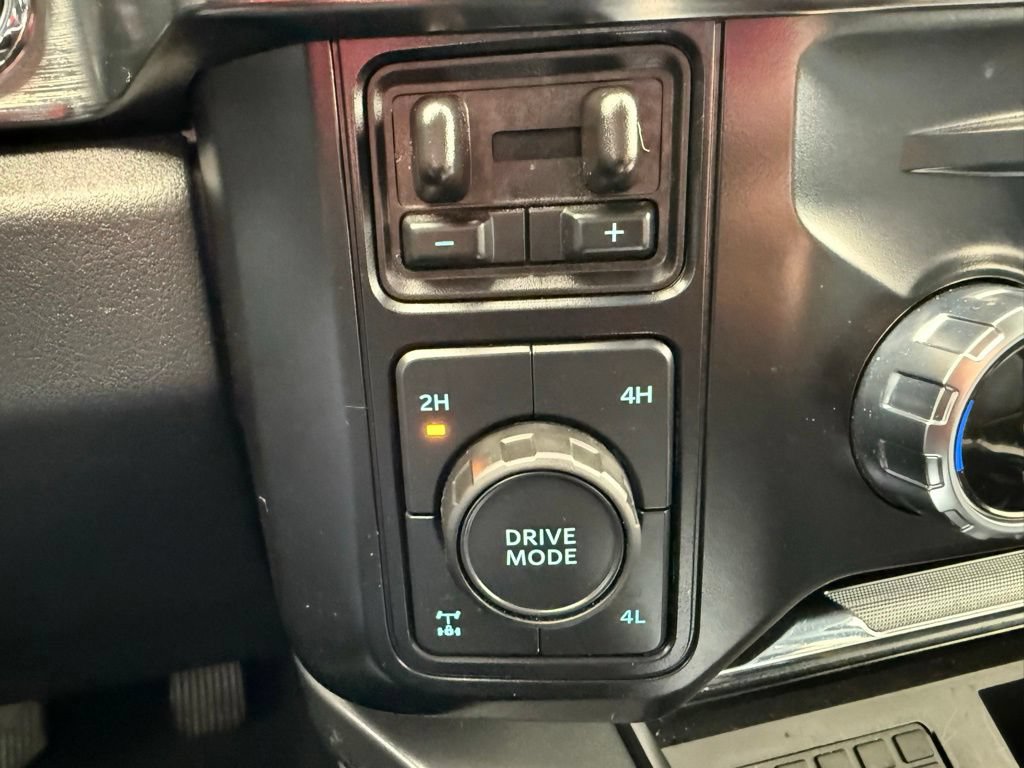 Used 2025 Ford F350 Lariat w/ Black Appearance Package AWD/4WD image 36
