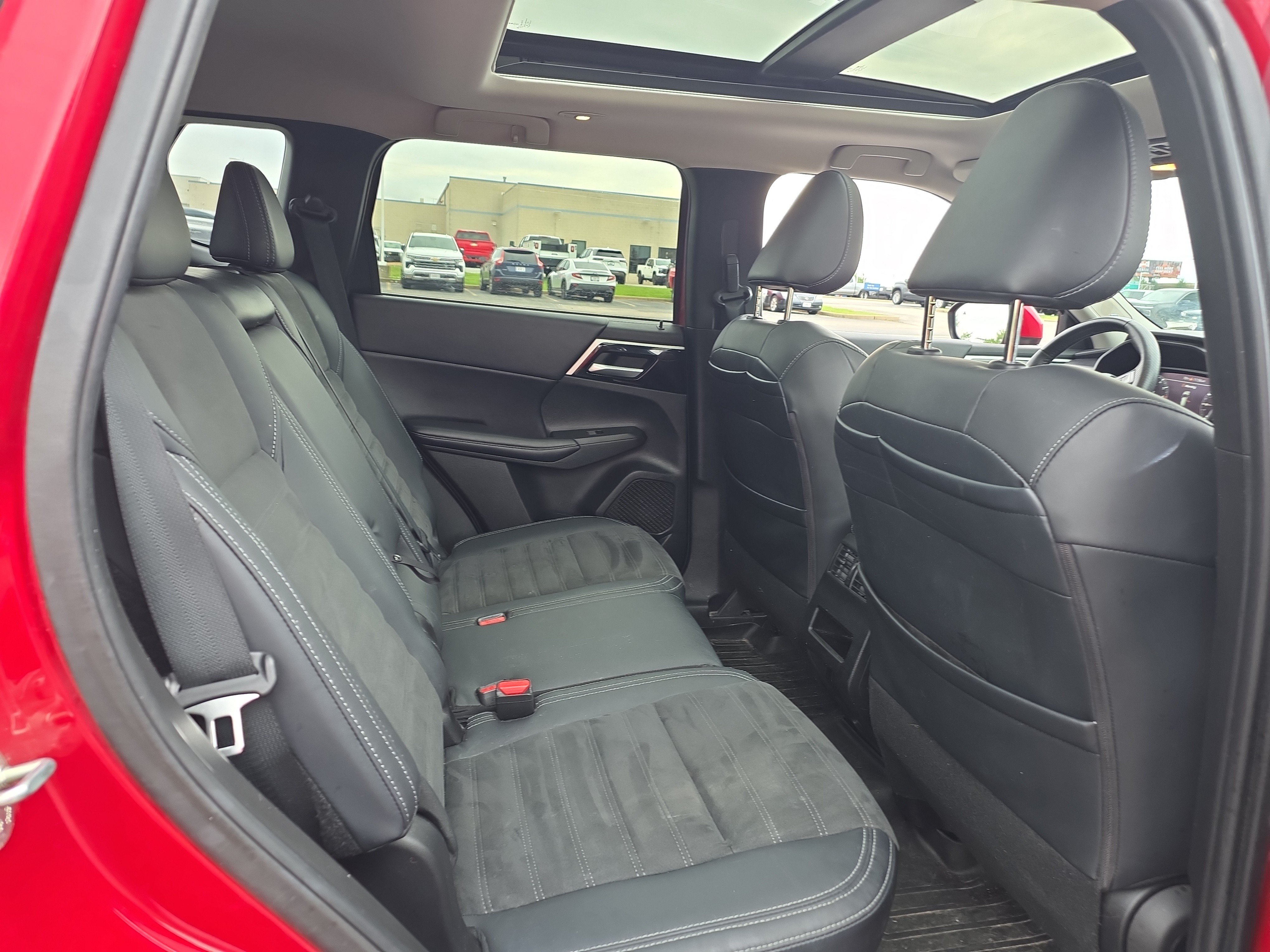 Used 2023 Mitsubishi Outlander SE AWD/4WD image 10