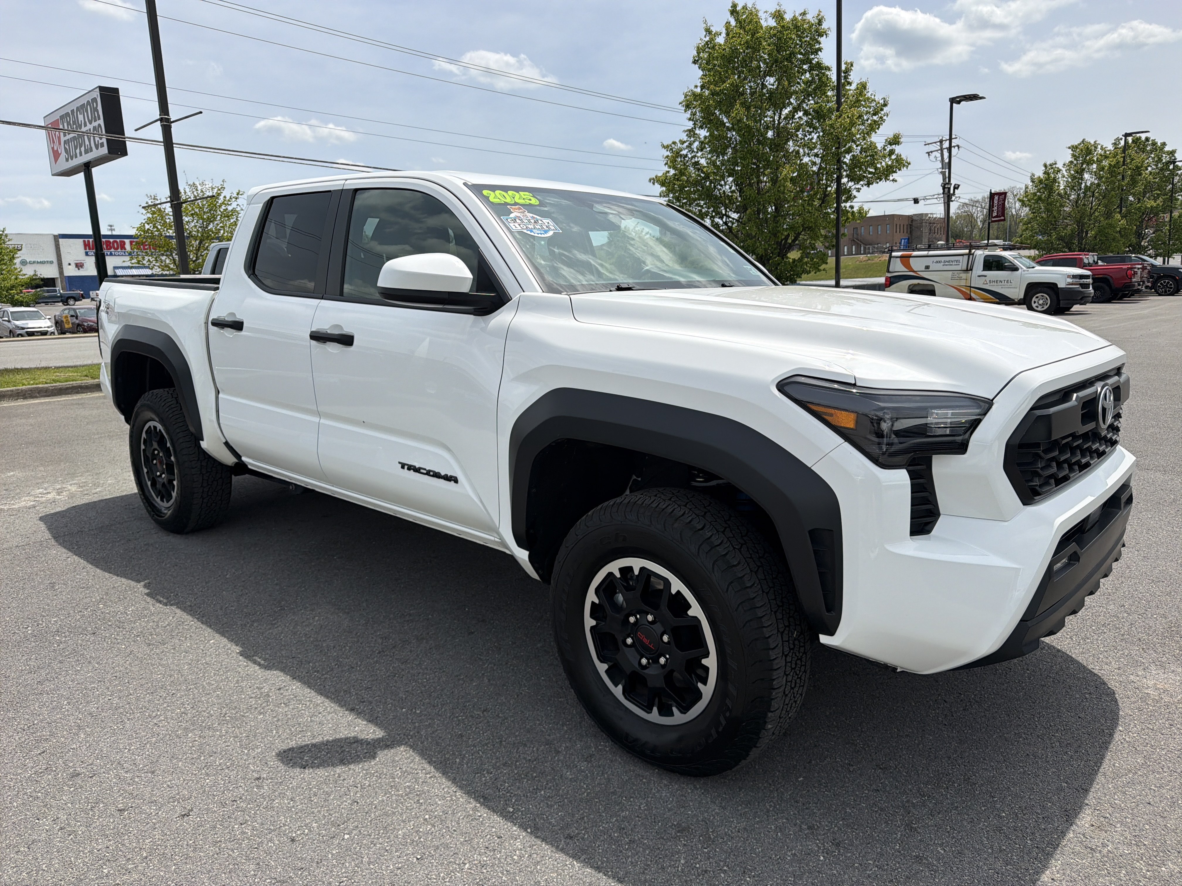 Used 2025 Toyota Tacoma TRD Off-Road AWD/4WD image 3