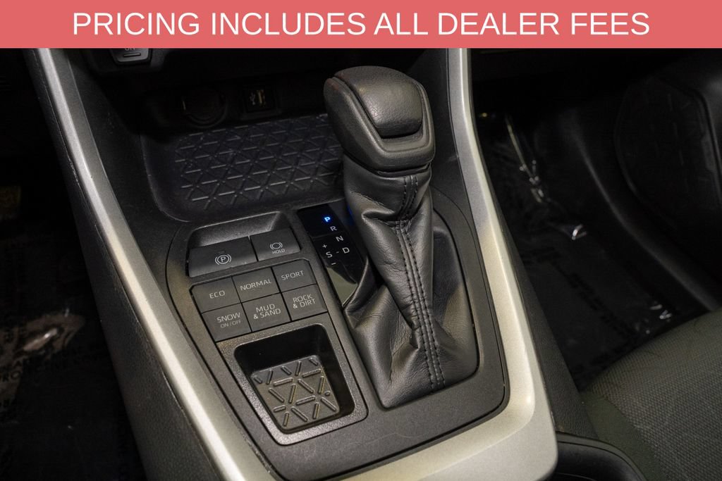 Used 2025 Toyota RAV4 XLE AWD/4WD image 15