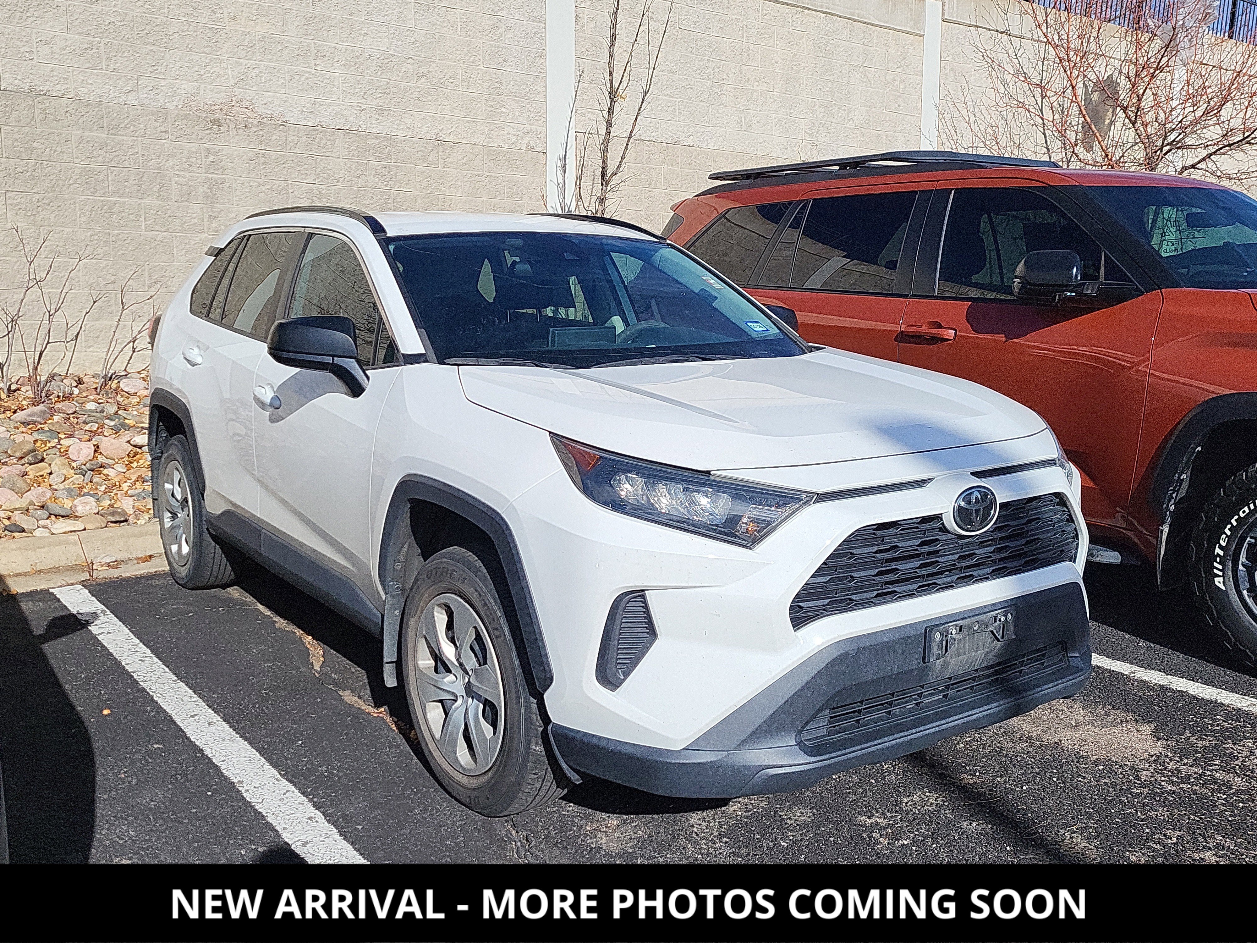 Used 2020 Toyota RAV4 LE image 1