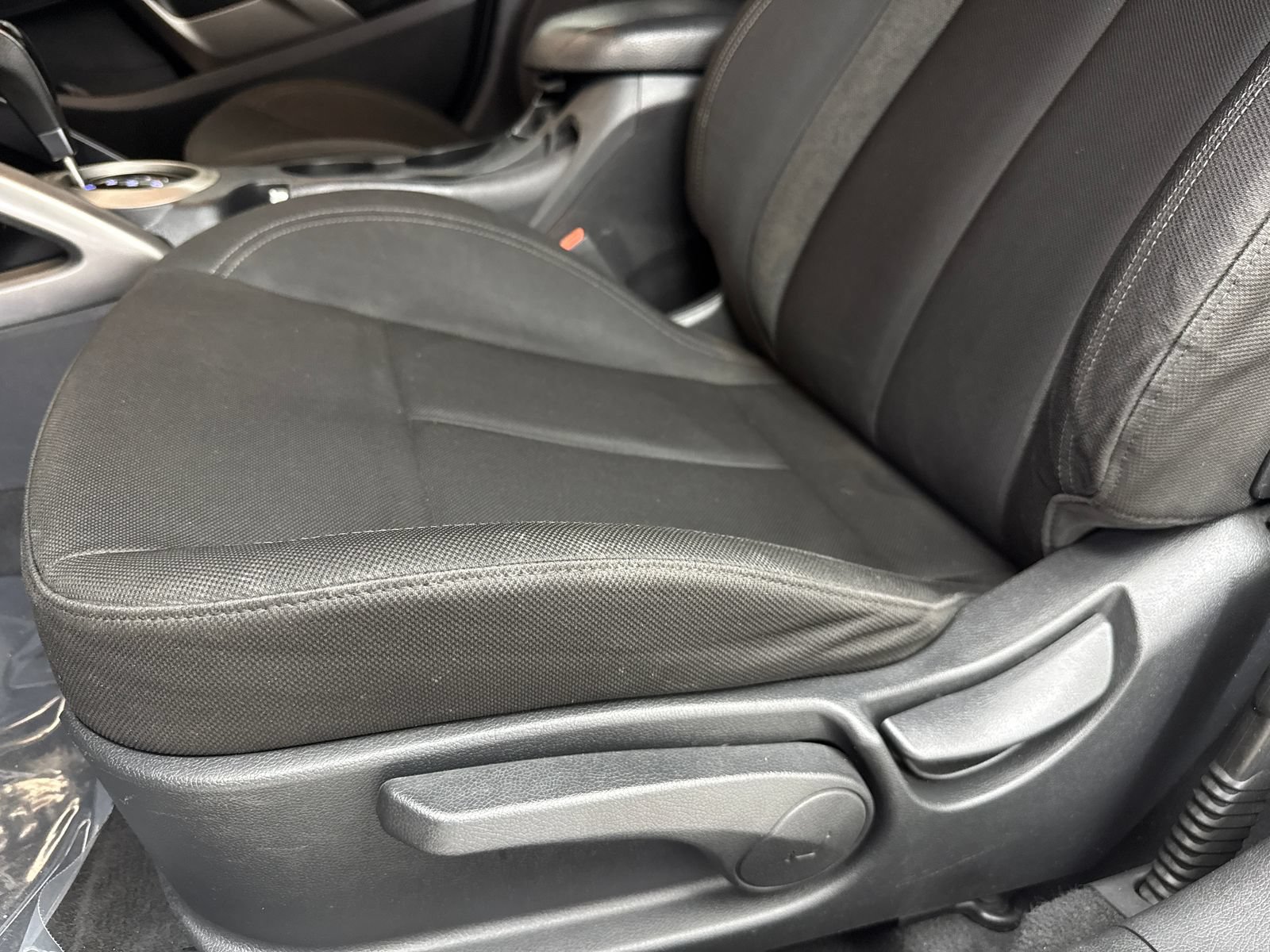 Used 2016 Hyundai Veloster FWD image 32
