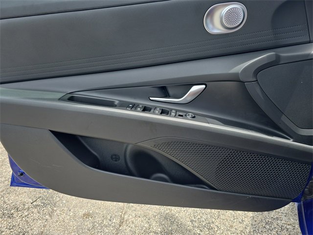 Used 2024 Hyundai Elantra Blue image 18