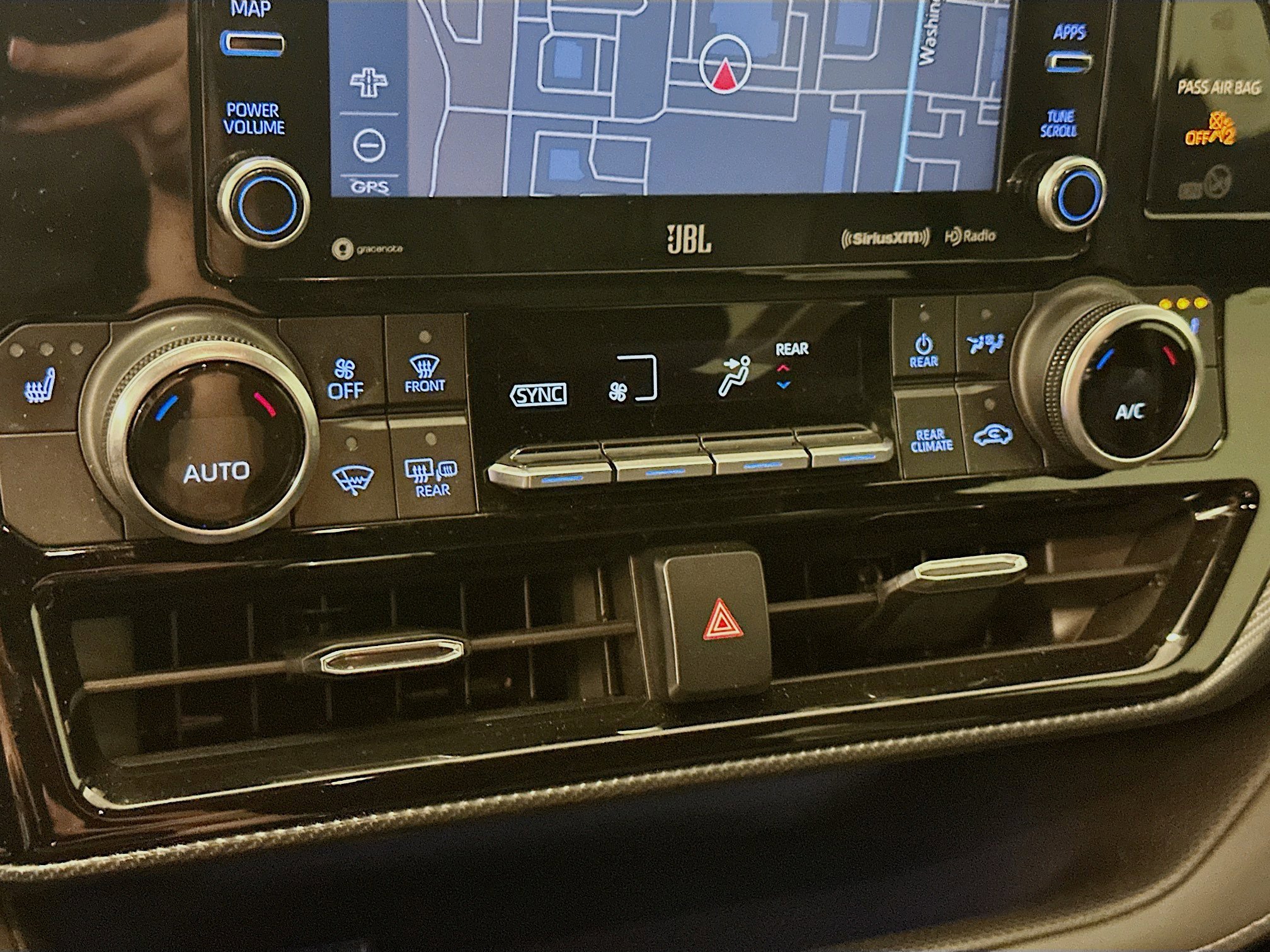 Used 2022 Toyota Highlander XSE image 24